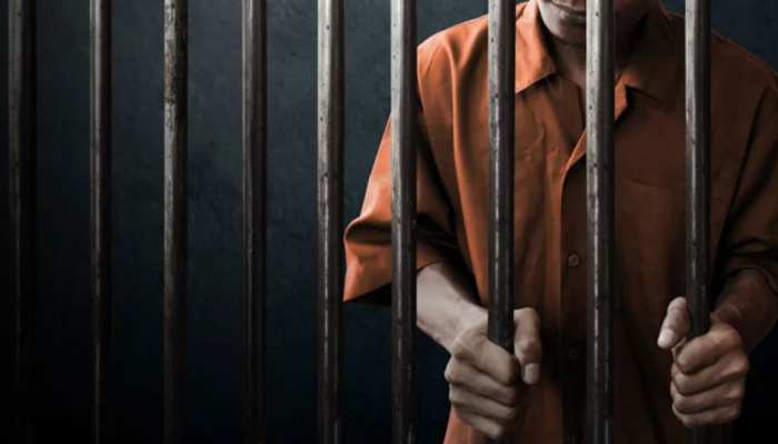 US Bank Fraud From Jail Arthur Lee Cofield Jr inmate accused of billionaire  | Crime: जेल में बंद कैदी ने लूट लिए 90 करोड़, चोर के कारनामे को जान सब  हैरान |