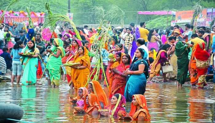 Chhath Puja 2022 Ghat Live: अस्ताचल गामी सूर्य को अर्घ्य, छठ माई से मांगी मनौतियां