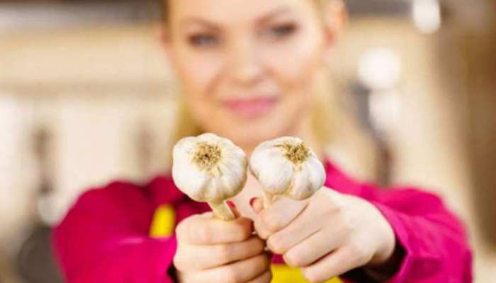 garlic will cure many diseases in winter Benefits Of Eating Garlic Empty  Stomach Lahsun khane ke fayde | Garlic benefits: लहसुन की दो कलियों में  छुपा है सर्दियों का इलाज, नहीं पड़ेगी