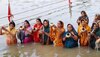 Chhath Puja: लोक आस्था का महापर्व छठ, उदीयमान सूर्य को अर्घ्य के साथ हुआ संपन्न