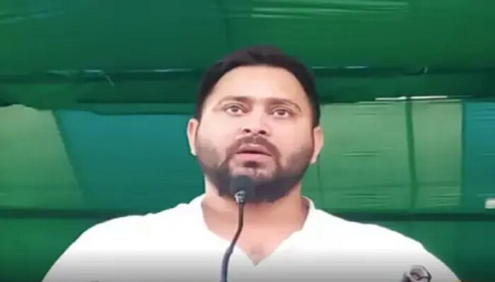Bihar Assembly By Election Tejashwi Yadav get emotional in Gopalganj after  taking Lalu Yadav name | Bihar Assembly By Election: गोपालगंज में लालू यादव  का नाम लेकर इमोशनल हुए तेजस्वी यादव, कहा-