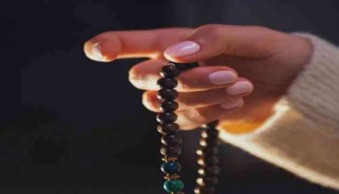 Mala ka Jaap: उपासना में जरूर करें मंत्र जाप, जानें देवी-देवता की पूजा में करें किस माला का इस्तेमाल