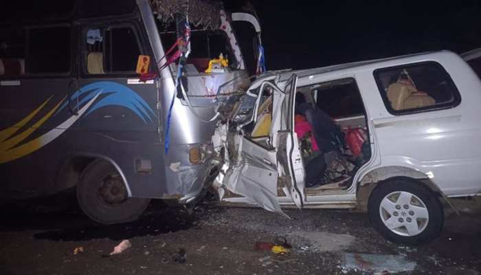 betul road accident horrific collision of bus and tavera car 11 workers  died ।