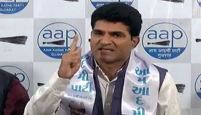 Gujarat elections: कौन हैं इसुदान गढ़वी, जिन्हें AAP ने बनाया CM पद का चेहरा