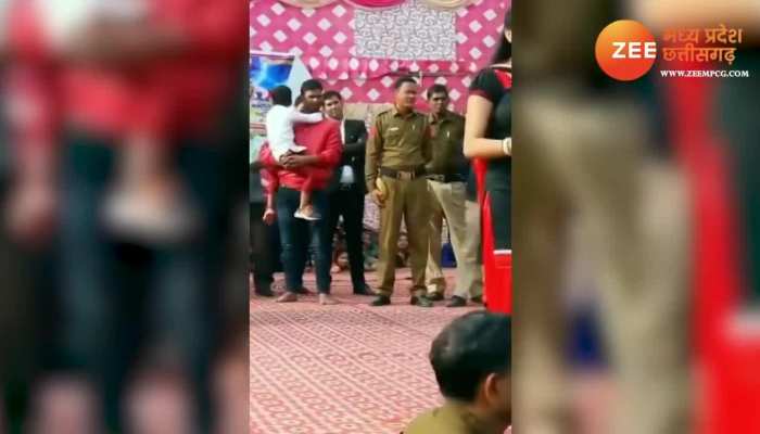 सपना चौधरी ने स्टेज पर किया हरियाणवी गाने पर डांस, पुलिस वाले देखते रह गए Video Viral