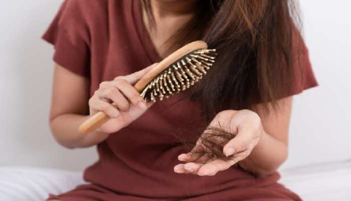 Hair Care: बालों को झड़ना और टूटना होगा खत्म, करें इन 4 जूस का सेवन 