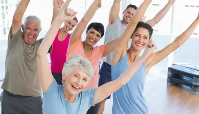 Bone Density: उम्र बढ़ने पर क्यों कमजोर हो जाती हैं हड्डियां? अपनाएं ये टिप्स; बुढ़ापे में भी रहेंगे जवां