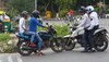 Traffic Rules: किसी दूसरे को बाइक-स्कूटर देने से पहले जान लें ये नियम, 25,000 का लगेगा जुर्माना 