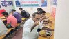 हनुमानगढ़ में बोर्ड चेयरमैन पवन गोदारा और सीडब्ल्यूसी अध्यक्ष ने इंद्रा रसोई में भोजन चखकर जांची व्यवस्थाएं