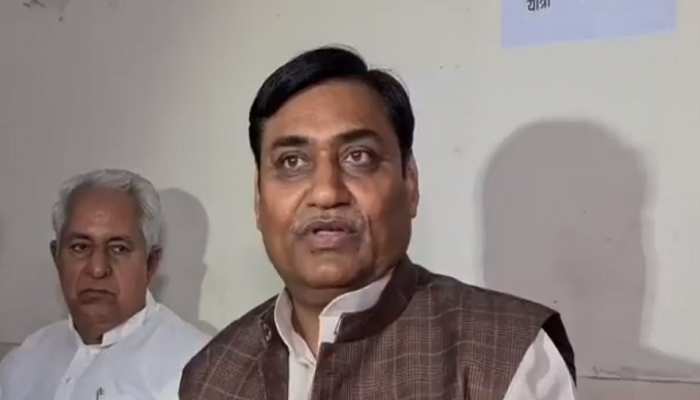 सावरकर पर गरमायी सियासत, PCC चीफ डोटासरा बोले- वीर होते तो चार बार माफी नहीं मांगते