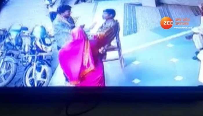 Watch Video: इलाज के बहाने महिला का बच्चा लेकर फरार हुआ युवक, वारदात CCTV में कैद