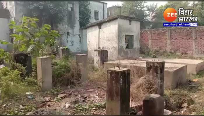 रेलवे इंजन और पुल के बाद अब चोरों ने पूरे मोबाइल टावर पर ही कर दिया हाथ साफ, देखें वीडियो