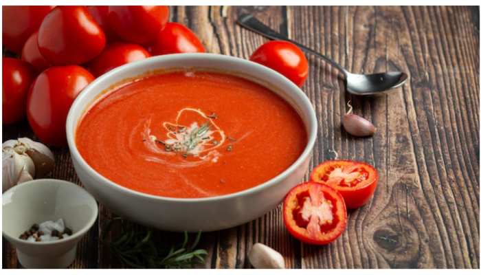 कई बीमारियों में फायदेमंद है टोमैटो सूप, सर्दियों में मिलते हैं गजब के लाभ