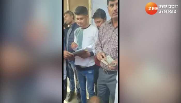 बीएड प्रैक्टिकल की फीस के नाम सड़क पर छात्रों से हजारों की वसूली, पहुंची पुलिस तो भागे, देखें VIDEO