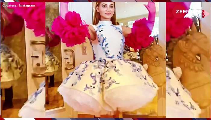Urvashi Rautela ने शॉर्ट बैलरीना ड्रेस में ढाया कहर! स्लीव्स ले गईं फैन्स का दिल
