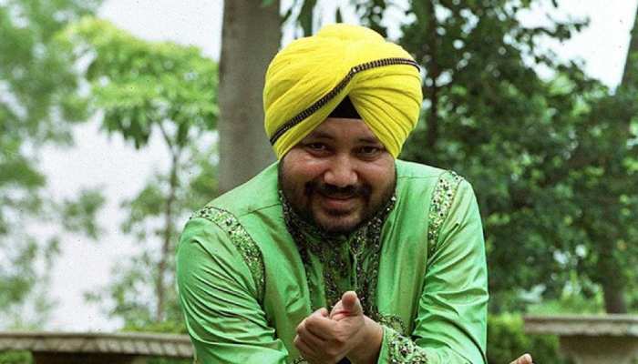 Mika Singh,सिंगर मीका सिंह और दलेर मेहंदी के बड़े भाई का निधन - singer mika  singh and daler mehndi elder brother amarjeet singh passes away - Navbharat  Times