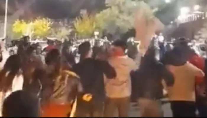 FIFA वर्ल्ड कप में US से हारी ईरान की टीम, जनता ने सड़कों पर मनाया जश्न; फोड़े पटाखे