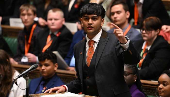 भारतीय मूल के छात्र ने 'ब्रिटेन के संसद' में दी ऐसी धांसू स्पीच, लोगों ने बजाई ताली