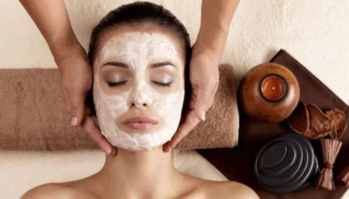 घर बैठे पाएं पार्लर वाली Glowing Skin, इस सब्जी से चंद मिनटों में चमक उठेगा चेहरा