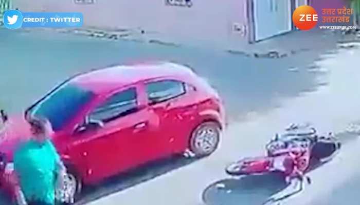 बाइक वाले की कार से हुई जोरदार टक्कर, हवा में उछल कर ऐसे नीचे आया, नहीं हुआ बाल भी बांका