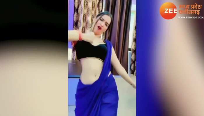 बेडरूम में नीली साडी पहन लड़की ने किया डांस, गोरी कमर देख फिसले लोग