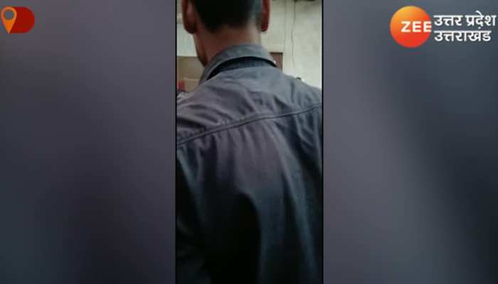 बेटी की रक्षा करने पर मनचलों ने पिता और भाई की कर दी पिटाई WATCH VIDEO