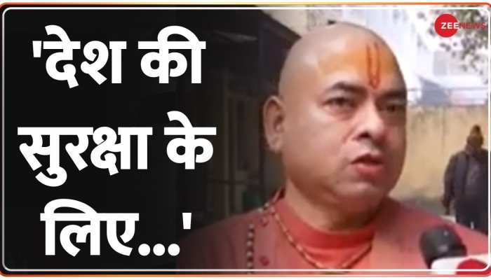 MCD Election: Krishna Nagar के पोलिंग बूथ पर मौजूद Voter बोले, 'देश की सुरक्षा के लिए मतदान करूंगा'