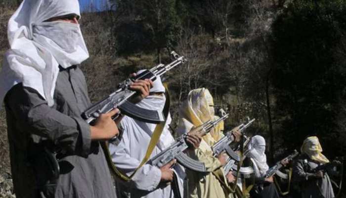 Kashmiri Pandit in fear TRF mouthpiece threatens 57 teachers | 57 कश्मीरी  पंडित शिक्षकों को आतंकी संगठन टीआरएफ के मुखपत्र ने दी धमकी, खौफ में लोग |  Hindi News, राष्ट्र