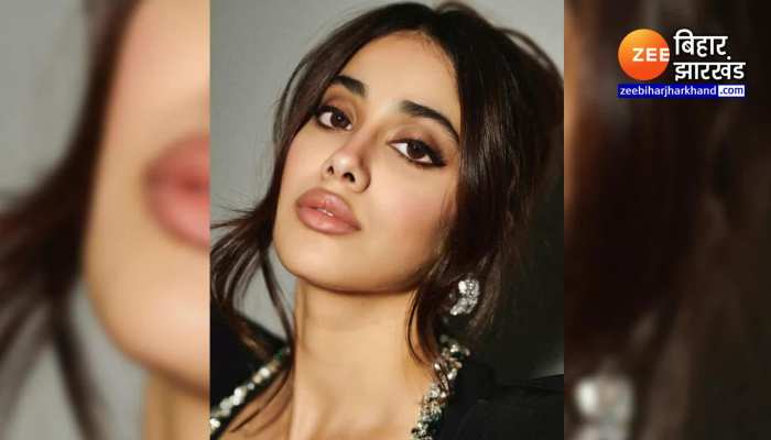 Janhvi Kapoor Photos: ब्लैक ड्रेस पहन जान्हवी कपूर ने दिए जबरदस्त पोज़, देखें फोटोज