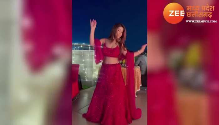 लाल रंग के लहंगे में लड़की ने किया मस्त डांस, खूबसूरती देख लोग हुए दीवाने