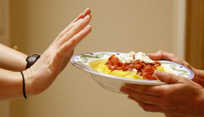 Skipping Dinner: रात के वक्त बिना खाए सोना खतरनाक, सेहत को हो सकते हैं ऐसे नुकसान