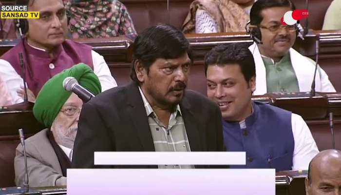 सिर्फ 5 मिनट बोले आठवले, हंसते-हंसते रोने लगे सभी सांसद