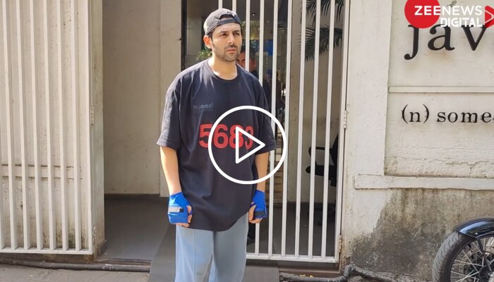 Gym से बाहर निकलते ही बाॅलीवुड एक्टर ने दिया ऐसा पोज, ओवर साइज टी-शर्ट में फ्लॉन्ट की फिट बाॅडी