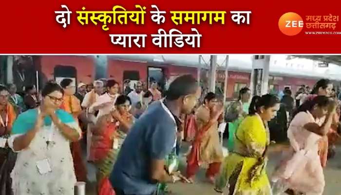 Watch Video: खूब दिखा जलवा...जब भारतीय रेल में हो गया दो संस्कृतियों का समागम