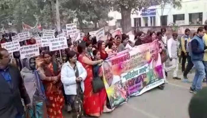 Bihar Women take out protest march in support of prohibition and against  liquor mafia | शराबबंदी के समर्थन और शराब माफियाओं के खिलाफ महिलाओं ने  निकाला प्रतिरोध मार्च | Hindi News, पटना