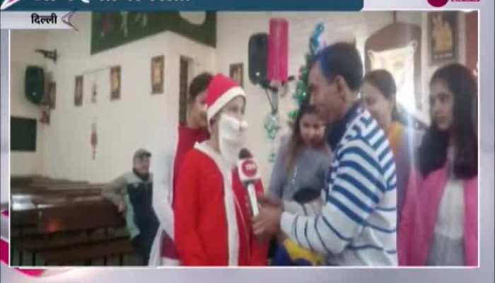 Christmas पर चर्च में श्रद्धालुओं का जमावड़ा, लोग बोले- आया सेंटा तोहफे लाया सेंटा 