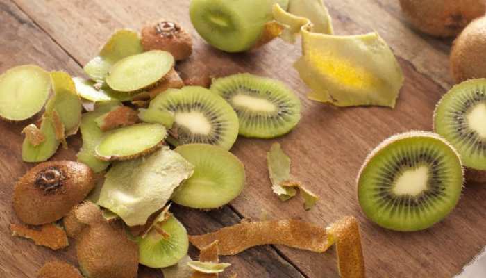 Looking for a low calorie snack, make sweet and sour chips with kiwi peels  | Hindi News, लो कैलोरी स्नैक की तलाश है, तो कीवी के छिलकों से बनाएं  खट्टे-मीठे चिप्स