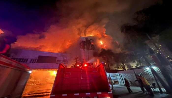 many killed and injured in Cambodia hotel casino fire says police | Cambodia  Hotel Fire: कंबोडिया के कसीनो में थी हलचल, होटल में लगी आग फिर दिखा मौत का  मंजर | Hindi