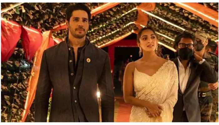 Leaving Super Sexy Kiara Advani Sidharth Malhotra is flirting with national  crush rashmika Mandana expressed love | Kiara Advani को छोड़ इस हसीना संग  इश्क लड़ा रहे हैं Sidharth, घुटनों पर बैठ