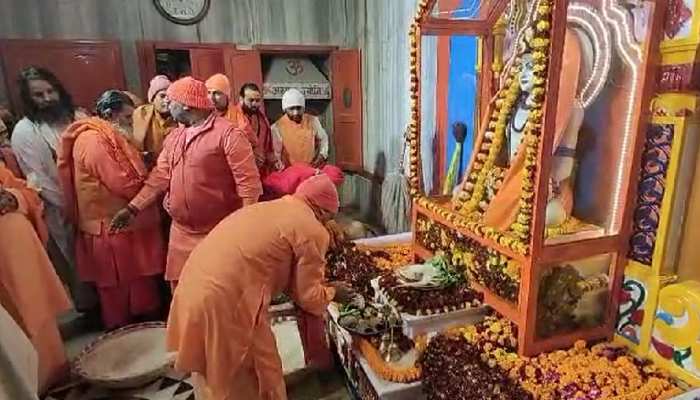 गोरखपुर में CM Yogi ने खिचड़ी मेला का आगाज किया, मीरजापुर धाम में आस्‍था का सैलाब 