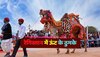 Rajasthan Camel Festival : रेगिस्तान में ढ़ोल की थाप पर ठुमक - ठुमक नाच रहें ऊंट 