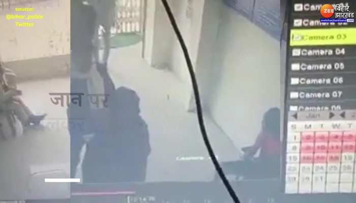 CCTV Video : बदमाश आये थे बैंक लूटने लेकिन महिला सिपाहियों ने लगाई उनकी वाट, उल्टे पांव भाग गए अपराधी, देखिये वीडियो 