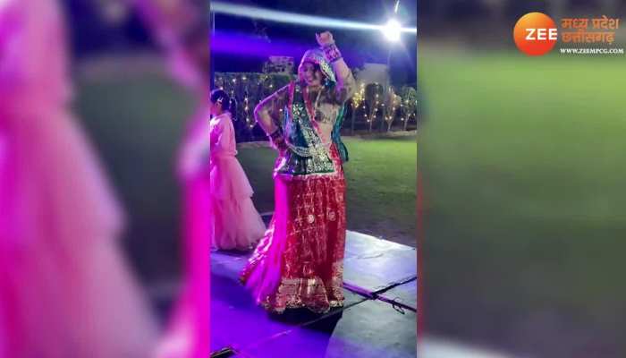 राजस्थानी पोशाक में डीजे पर महिला ने किया कमाल का डांस, सर पर पल्लू देख मेल्ट हुई पब्लिक