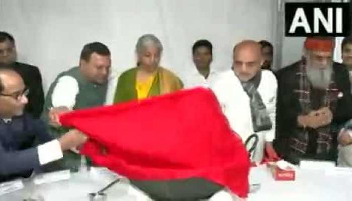 Budget 2023 Halwa Ceremony: वित्त मंत्रालय में पूरी हुई बजट से पहले की 'हलवा सेरेमनी', जानिए क्या है प्रथा