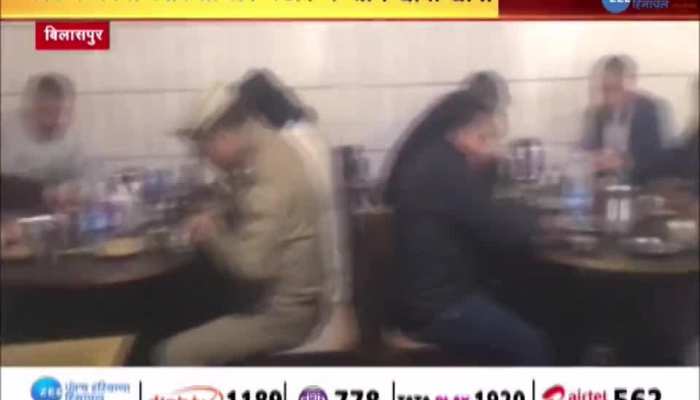बिलासपुर में दिखा CM सुक्खू का साधारण रूप, ढाबे में अपना काफिला रोक स्टाफ के साथ खाया खाना