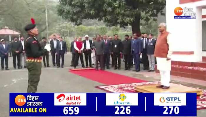 बिहार के मुख्यमंत्री Nitish Kumar ने अपने आवास एक अणे मार्ग पर किया ध्वजारोहण