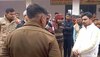 अलीगढ़: मुस्लिम शिक्षक ने भारत माता की फोटो पर फूल चढ़ाने से किया इनकार, घटना का वीडियो वायरल  