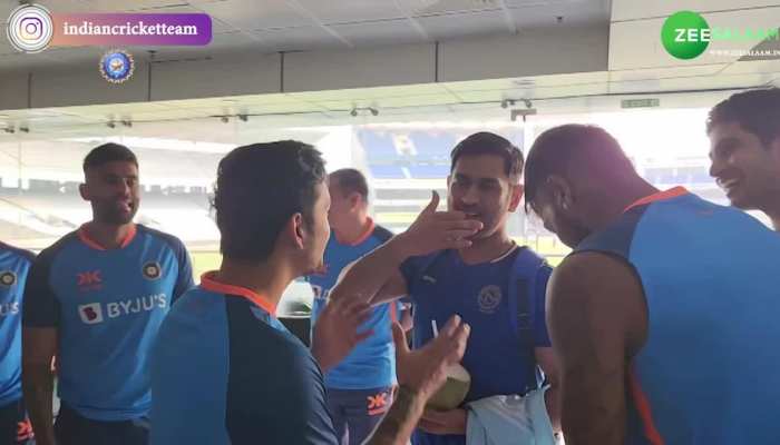 एक बार फिर से धोनी ने की Team India के ड्रेसिंग रूम में एंट्री, तमाम खिलाड़ियों में खुशी की लहर!