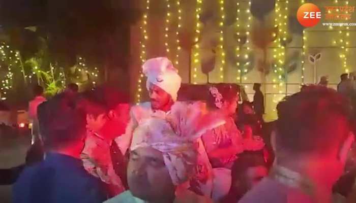 क्रिकेटर अक्षर पटेल ने मेहा संग लिए सात फेरे, बारात का वीडियो वायरल
