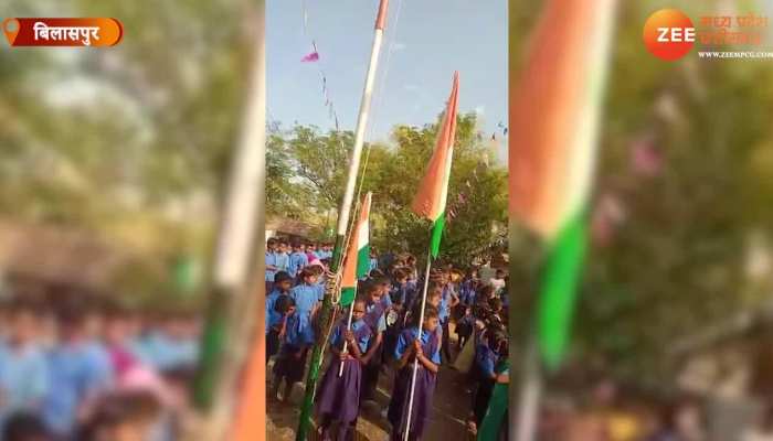 झंडा फहराने को लेकर स्कूल में बच्चों जैसे लड़े दो नेता, सोशल मीडिया पर वायरल वीडियो
